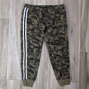 Ashley Mason Camo Cropped Pants with Stripe
